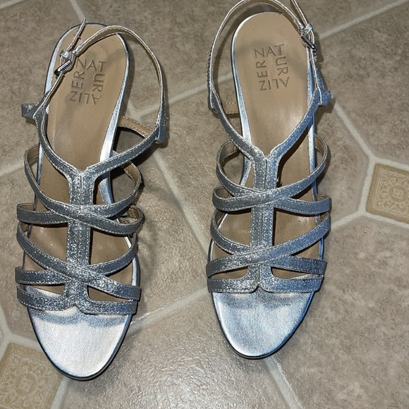 Naturalizer Heels worn once 9.5 - Picture 4 of 6